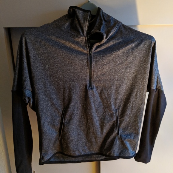 Running quarter zip - Picture 1 of 4